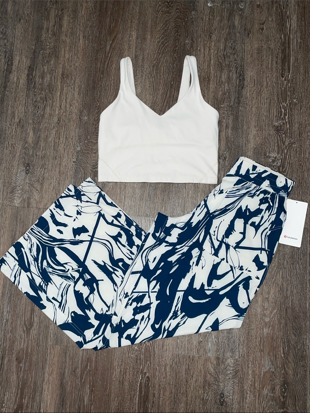 NWT/NWOT Lululemon Matching Set. Size Top 8/Bottom 6